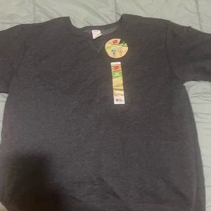 Gray hanes sweater new good condition 🩶